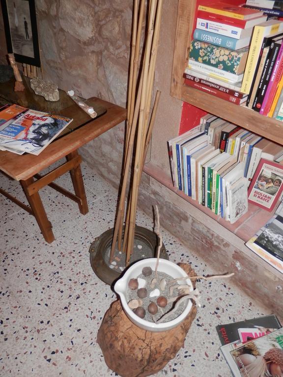 Bed and Breakfast Al Fakhar Ficarra Exterior foto